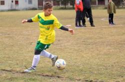 足球赛场焦点！法国队对阵巴西队，球星闪耀，全场焦点无人能挡