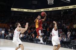 辛纳复出首秀出彩，拜仁慕尼黑主场绝杀本菲卡，豪取16连胜